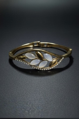 Golden Leaf Mother-of-Pearl Crystal Bracelet