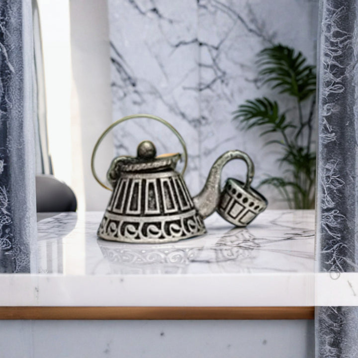 Heritage Garden Watering Can Decor