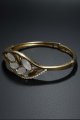 Golden Leaf Mother-of-Pearl Crystal Bracelet