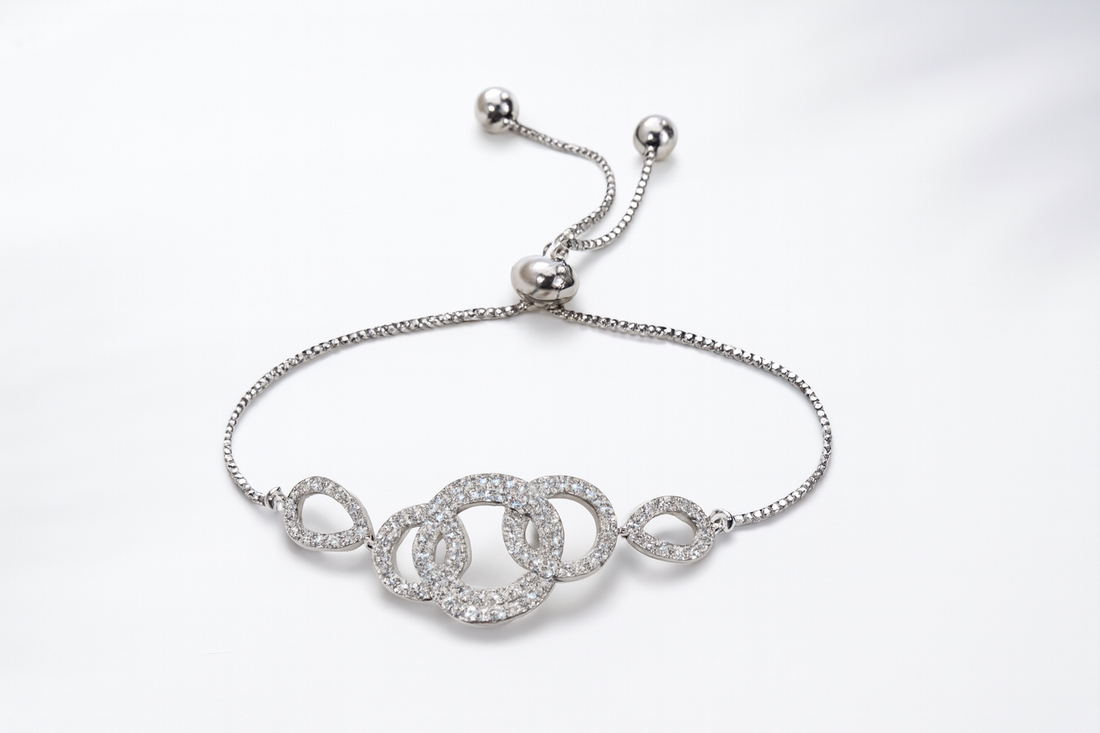 Silver Interlocking Circle Adjustable Bracelet