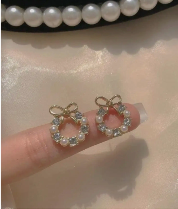 Dazzle21 Fashion Bling Blogger Daisy Earrings Cubic Zirconia Alloy Stud Earring