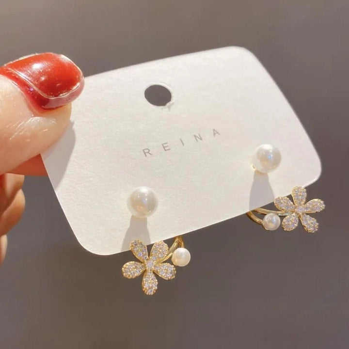 dazzle21 daisy flower stud earrings featuring sparkling crystals and white pearls on a gold-tone alloy setting