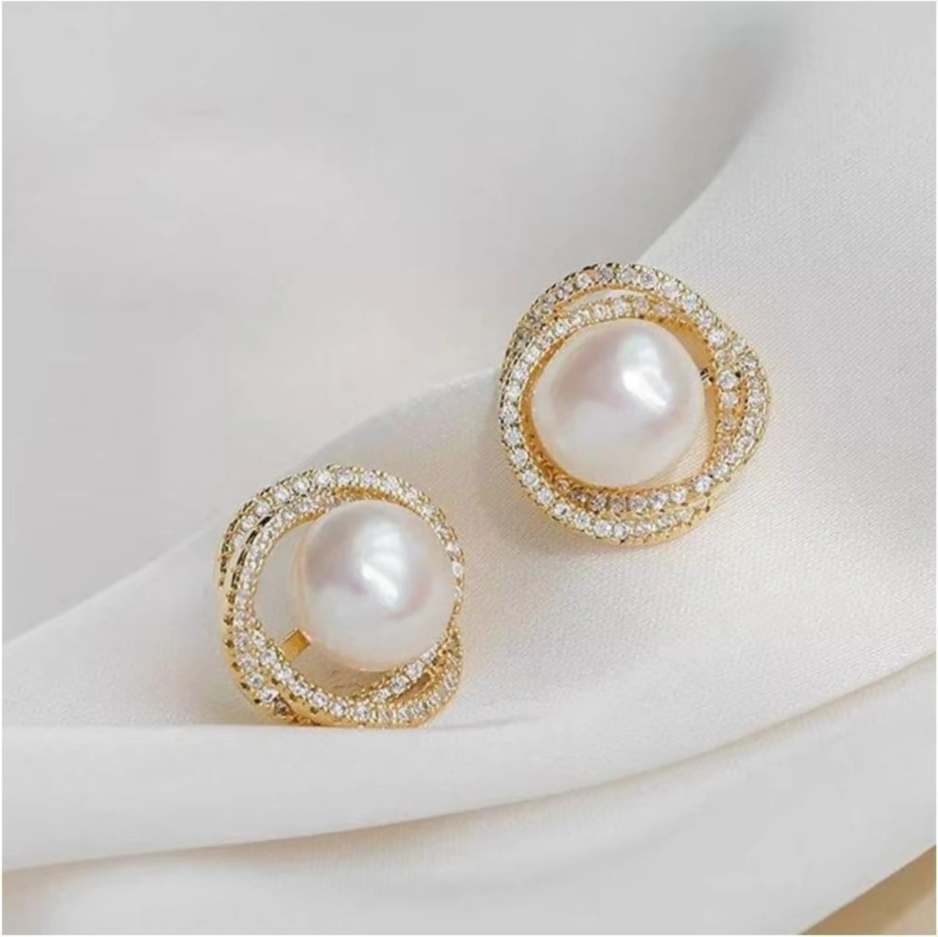 dazzle21 gold stud earrings featuring a central pearl surrounded by a halo of sparkling cubic zirconia stones