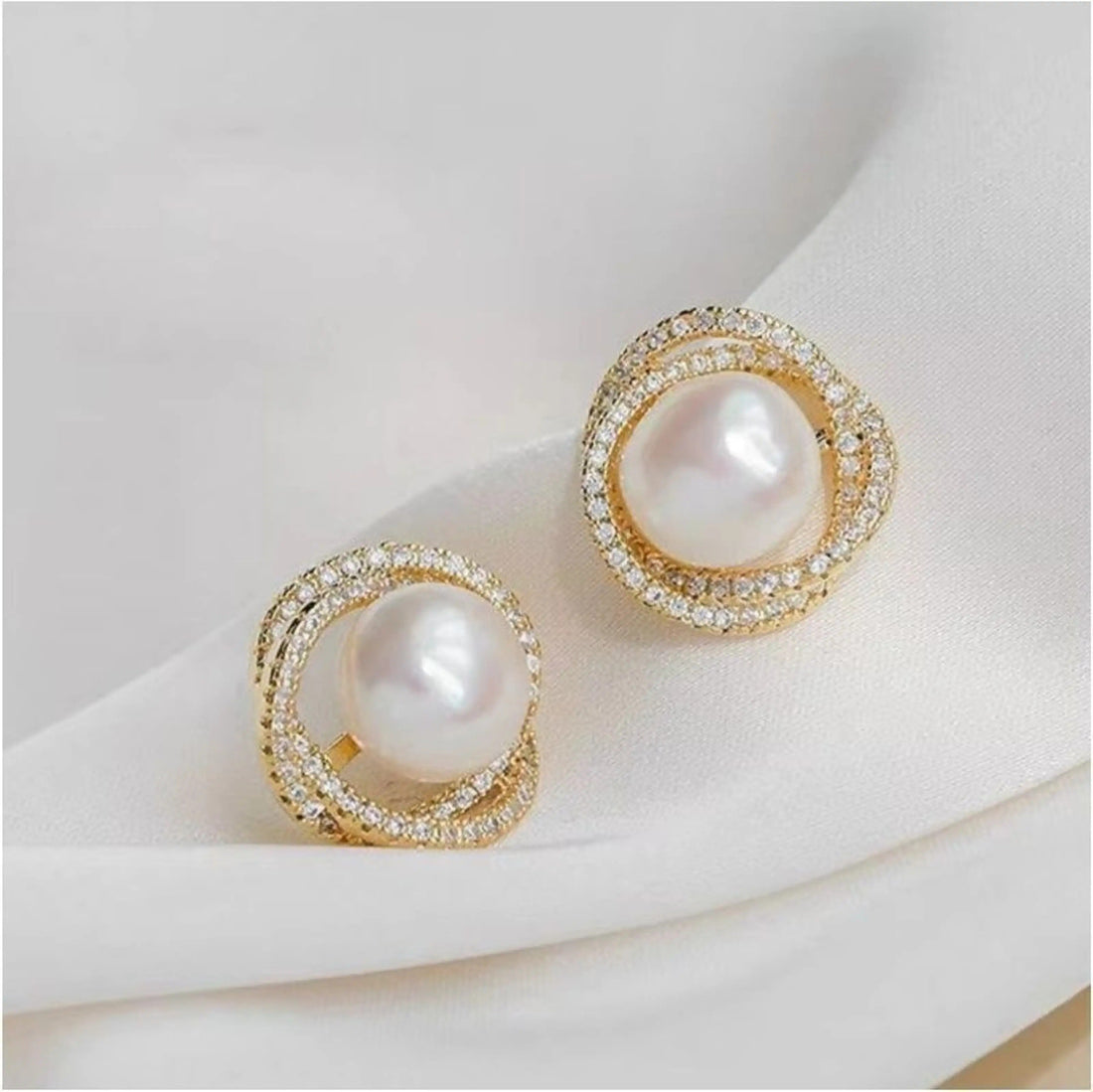 dazzle21 gold stud earrings featuring a central pearl surrounded by a halo of sparkling cubic zirconia stones