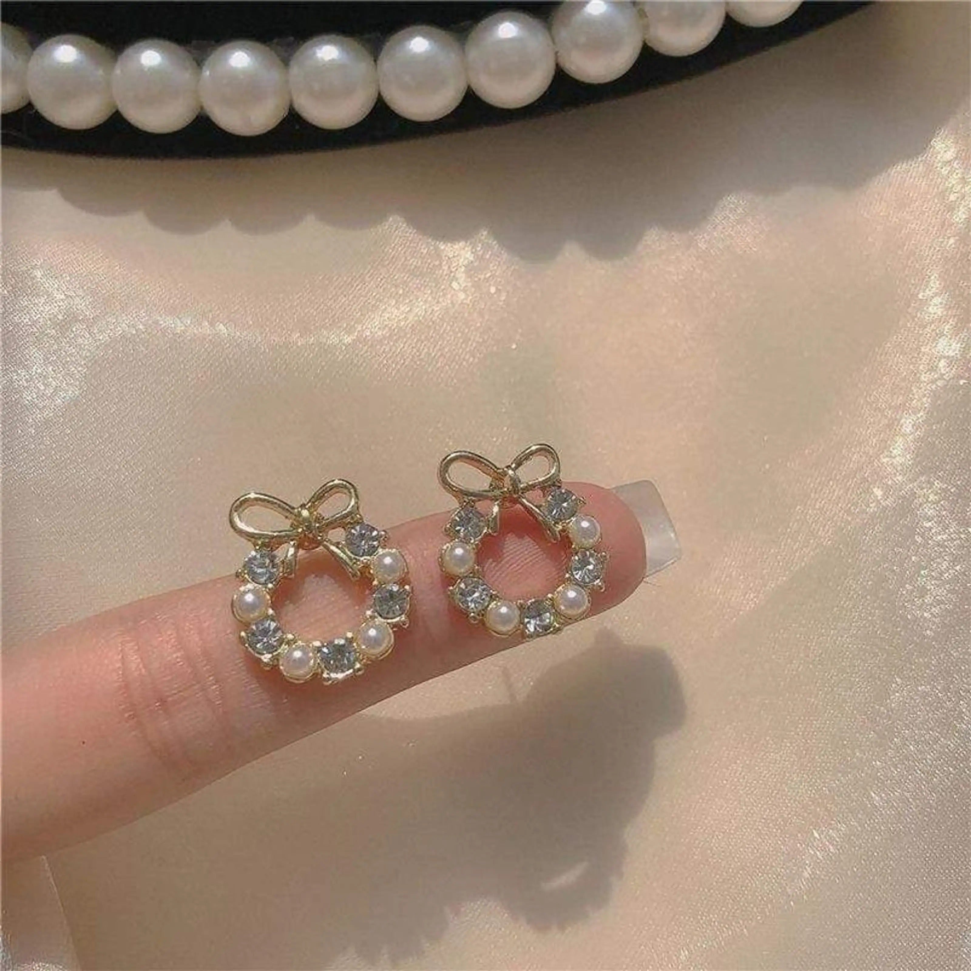 dazzle21 gold-tone alloy stud earrings featuring a wreath design with small white pearls and clear crystal accents